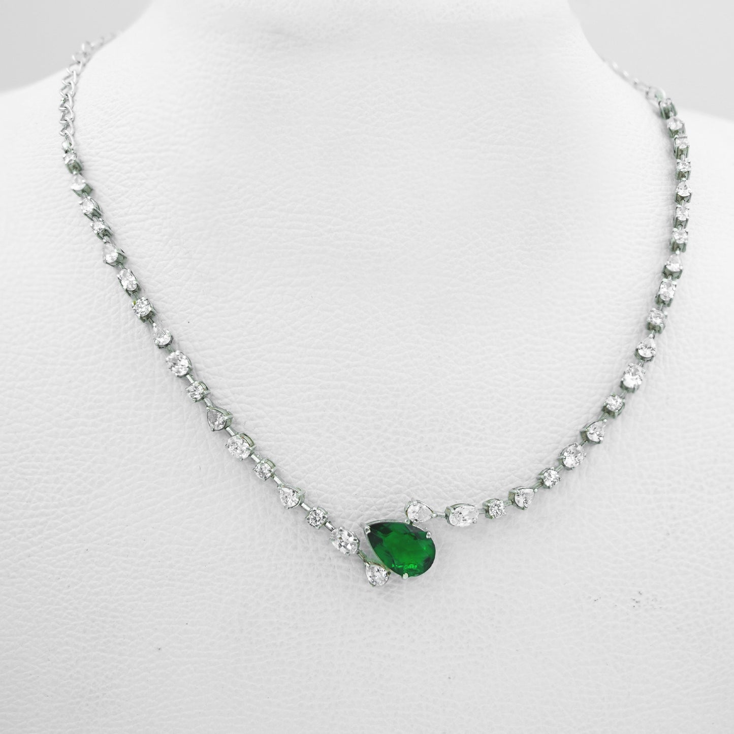 Ragi Emerald Grace Necklace